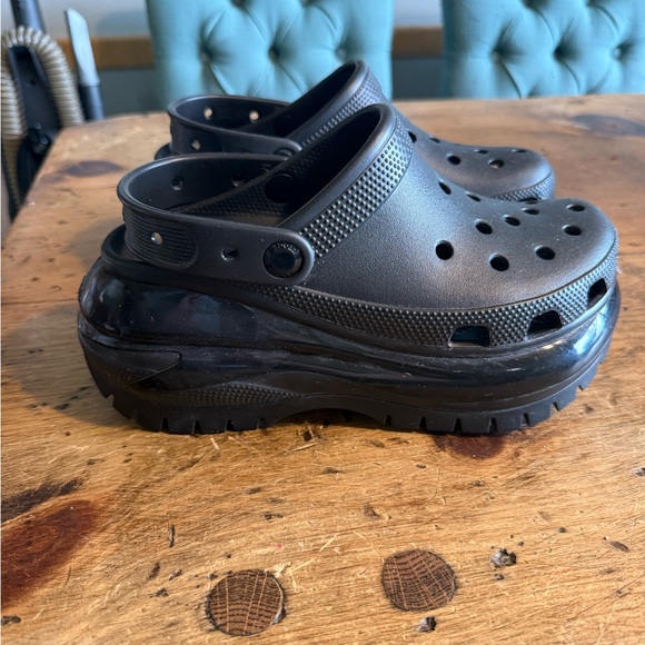 CROCS Classic Mega Crush Platform Clog - Picture 2 of 8